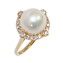 Load image into Gallery viewer, Pearl and Diamond Ring
